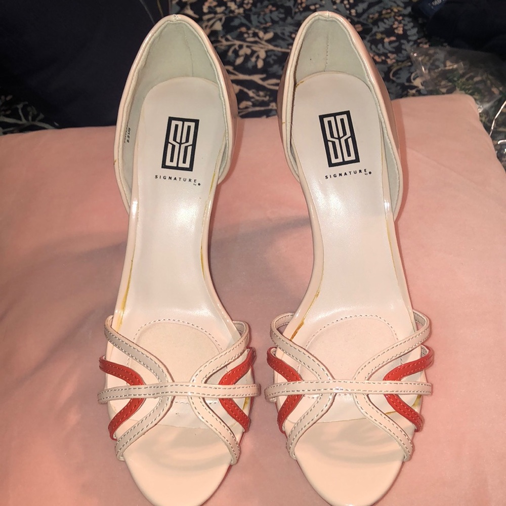 Pumps - Picture 2 of 9